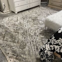 8x10 Large Rug........ If The Ad Is Up It's Available !!!