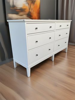 GORGEOUS WHITE DRESSER - Like New!