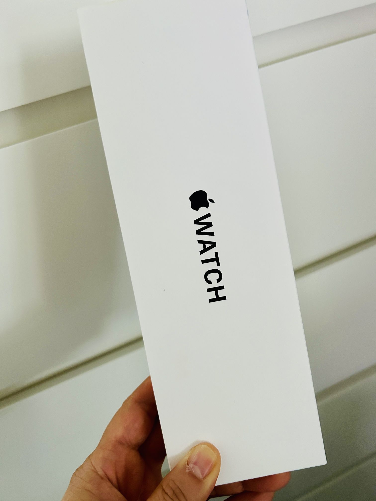Apple Watch Series SE (2nd Gen Newest Model) Retrial $270 Asking $200! Unlocked And Brand New Sealed Unopened!starlight Color