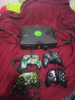 Original xbox console lot with doctor doom controller
