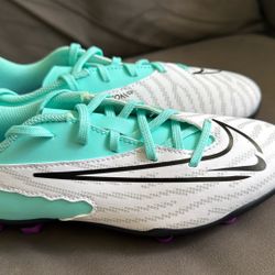 Nike JR Phantom Soccer Cleats Sz 2y