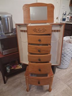 Jewelry chest