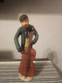 Grandeur Noel Cello Player
