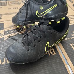 Soccer cleats