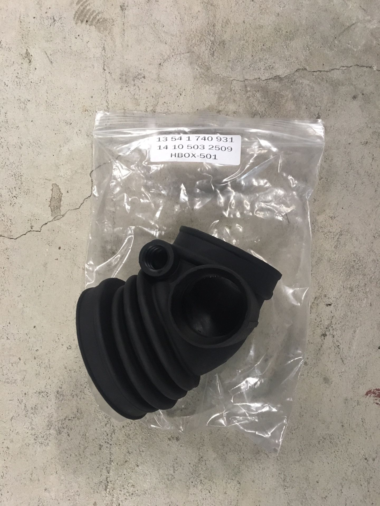 BMW E39 528i 1997-1998 Intake Air Boot Elbow New OEM