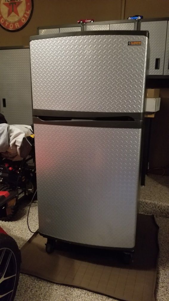 Gladiator refrigerator/ freezer for garage
