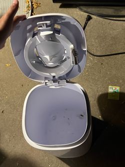 Diaper trash bin