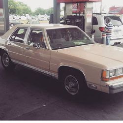 1989 Ford Crown Victoria