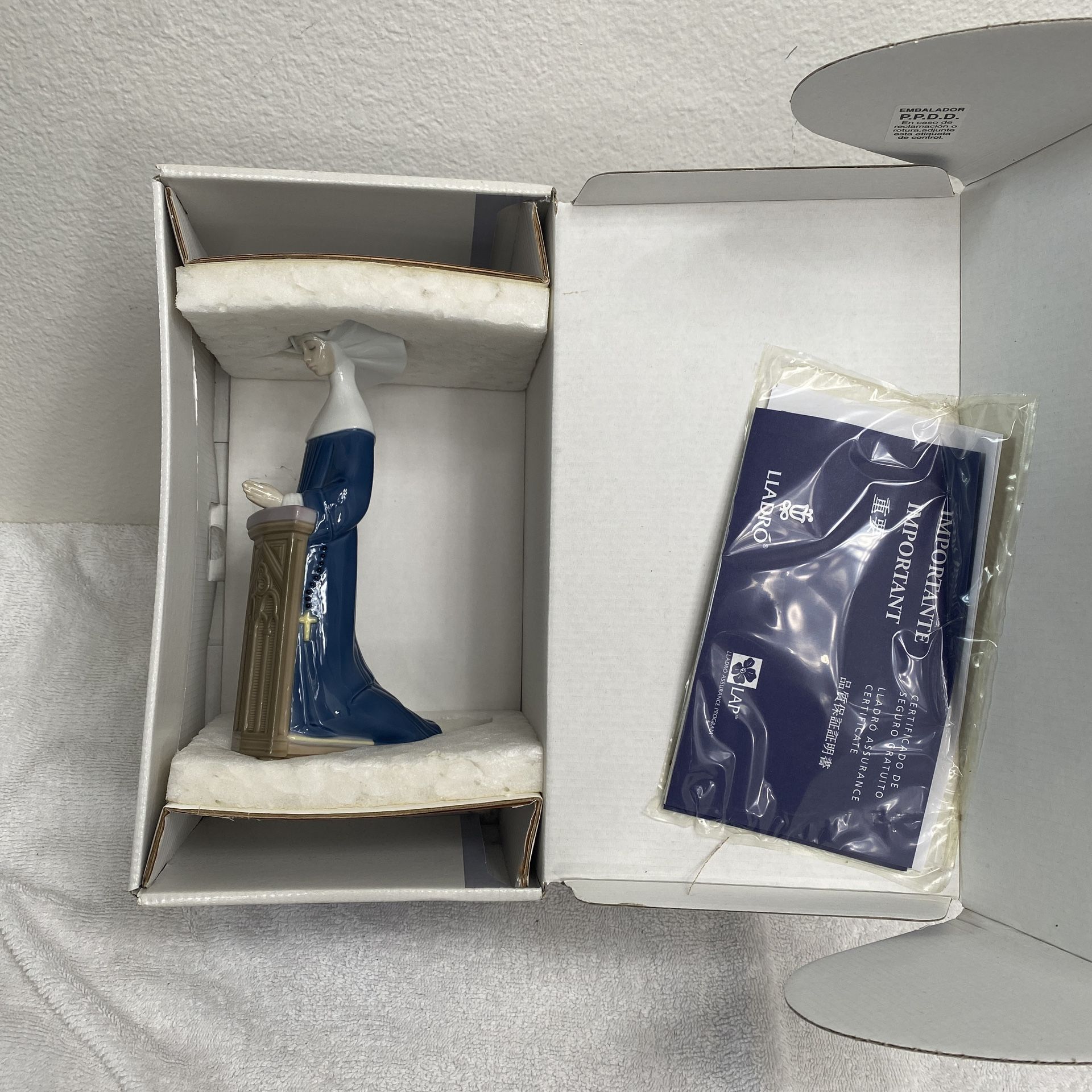 Brand New Lladro Meditation Nun Blue Kneeling Praying #5502