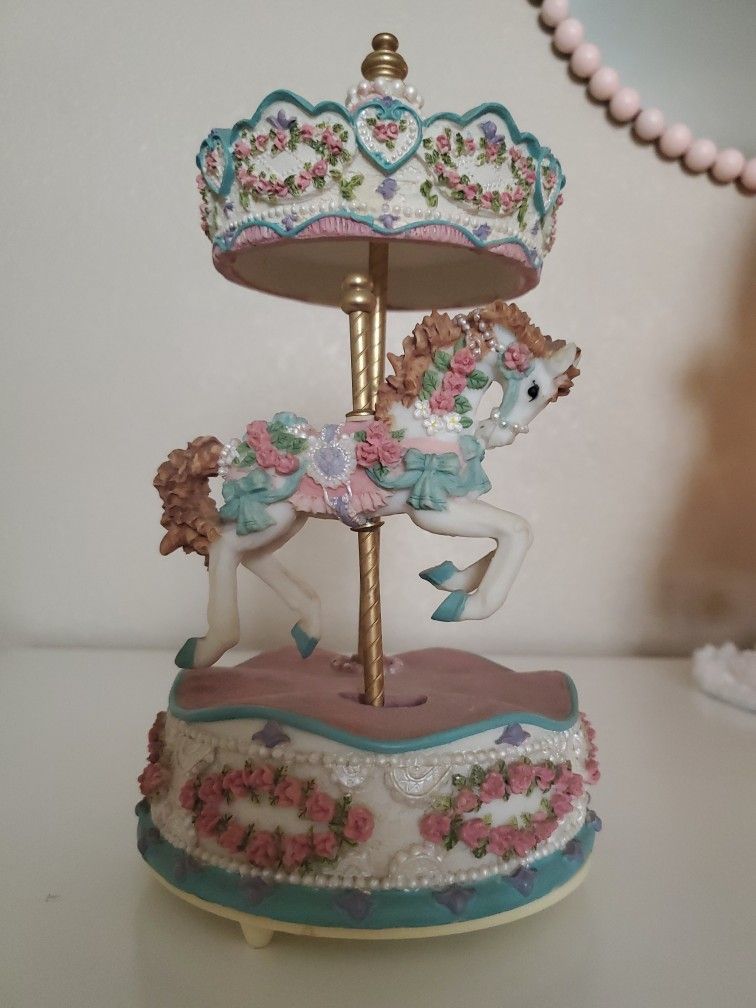 Carousel 🎠 Music Horse With Roses