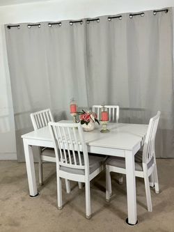 Extendable Dining Table & 4 Chairs