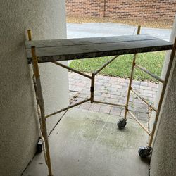 Rolling Painter Stand With Plates