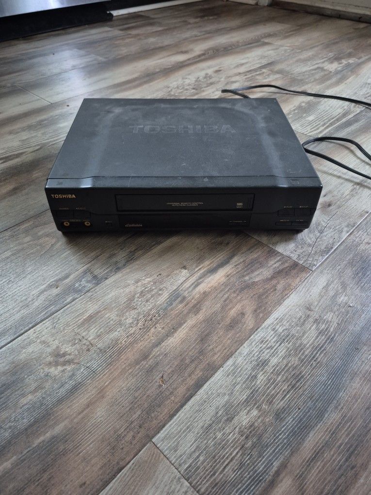 Toshiba 4-HEAD High Speed VCR + Cable
