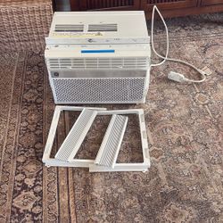 GE 8000 BTU window Air Conditioner AC