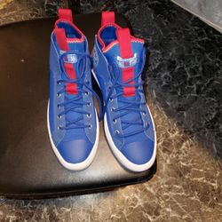 Converse  6 1/2  Almost New 30 Dollars 