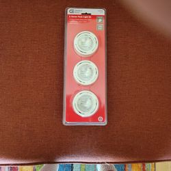 COMMERCIAL ELECTRIC  3 - PUCK LIGHT  KIT 