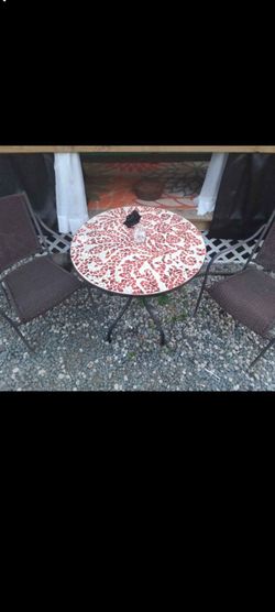 Mosaic table  and 2 chairs