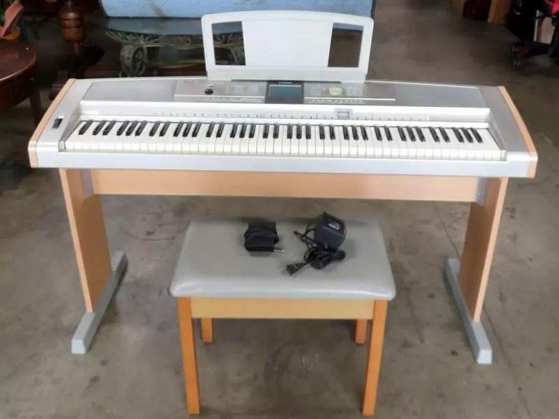 Yamaha DGX-505 88-Key Portable Digital Grand Piano Keyboard w/ Bench