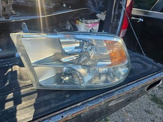 1500 Dodge ram headlight 2014