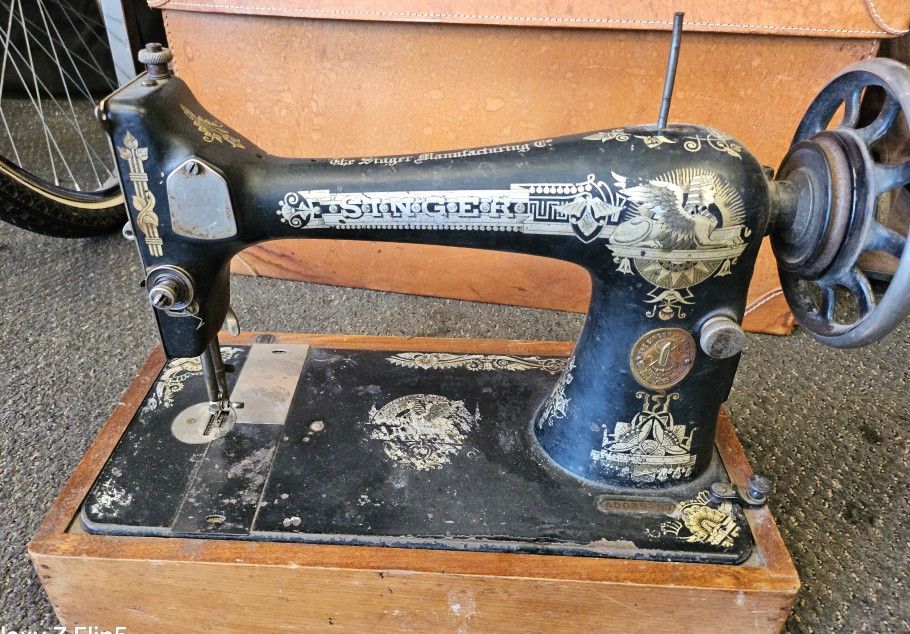 Price negotiable. Antique Singer sewing machine, box mounted storage