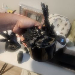 Black Flower Pot