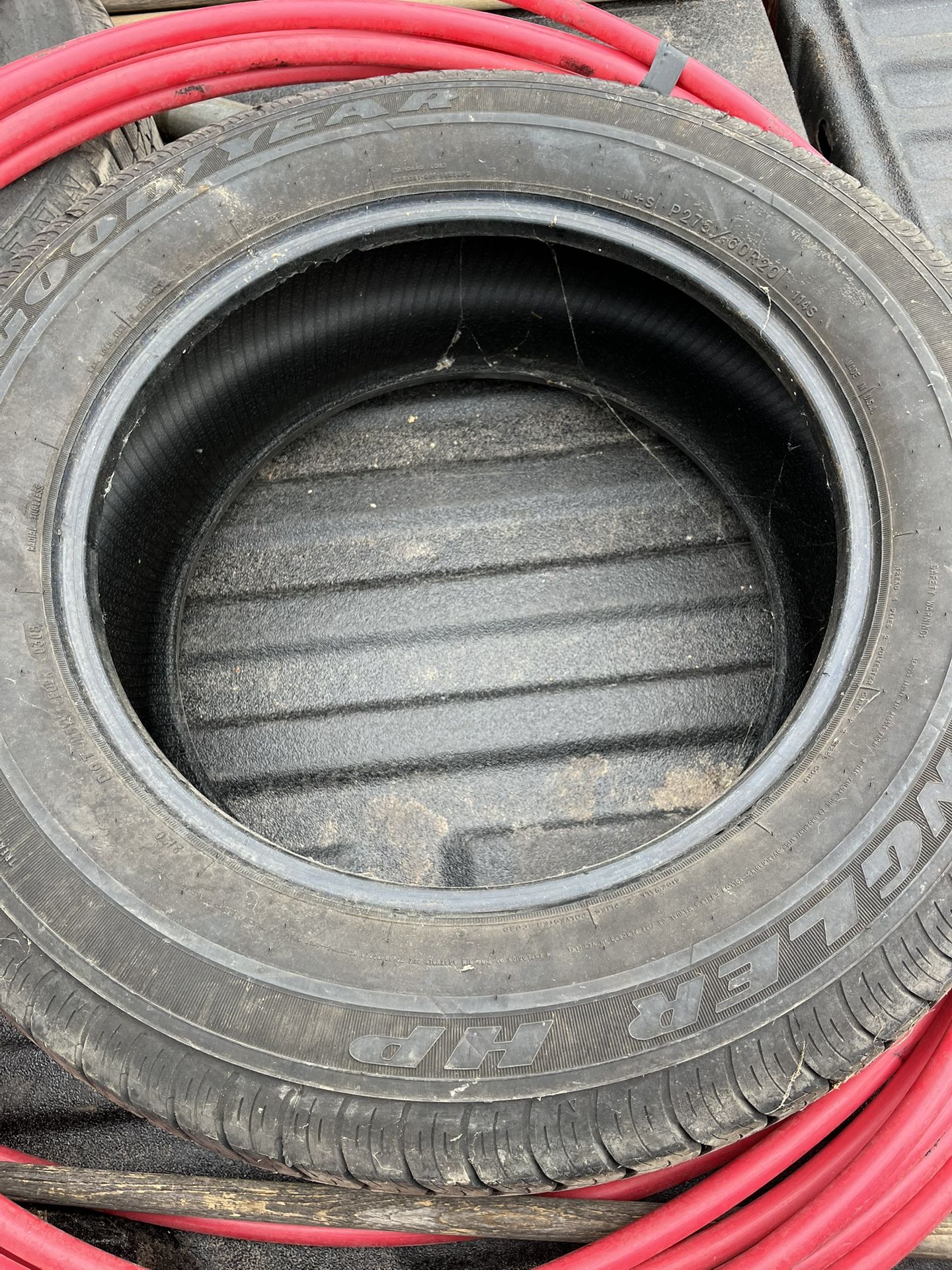 2 Goodyear wrangler HP P275/60R20