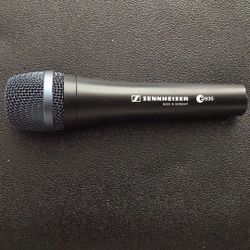 Sennheiser e935 Dynamic Microphone 