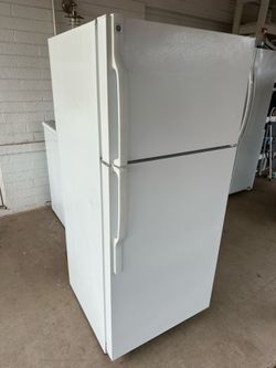 GE Refrigerator (1 month warranty)