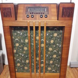 Philco 40-185 Console Floor Radio | Antique 1940’s | turns on | tubes light up | makes noise