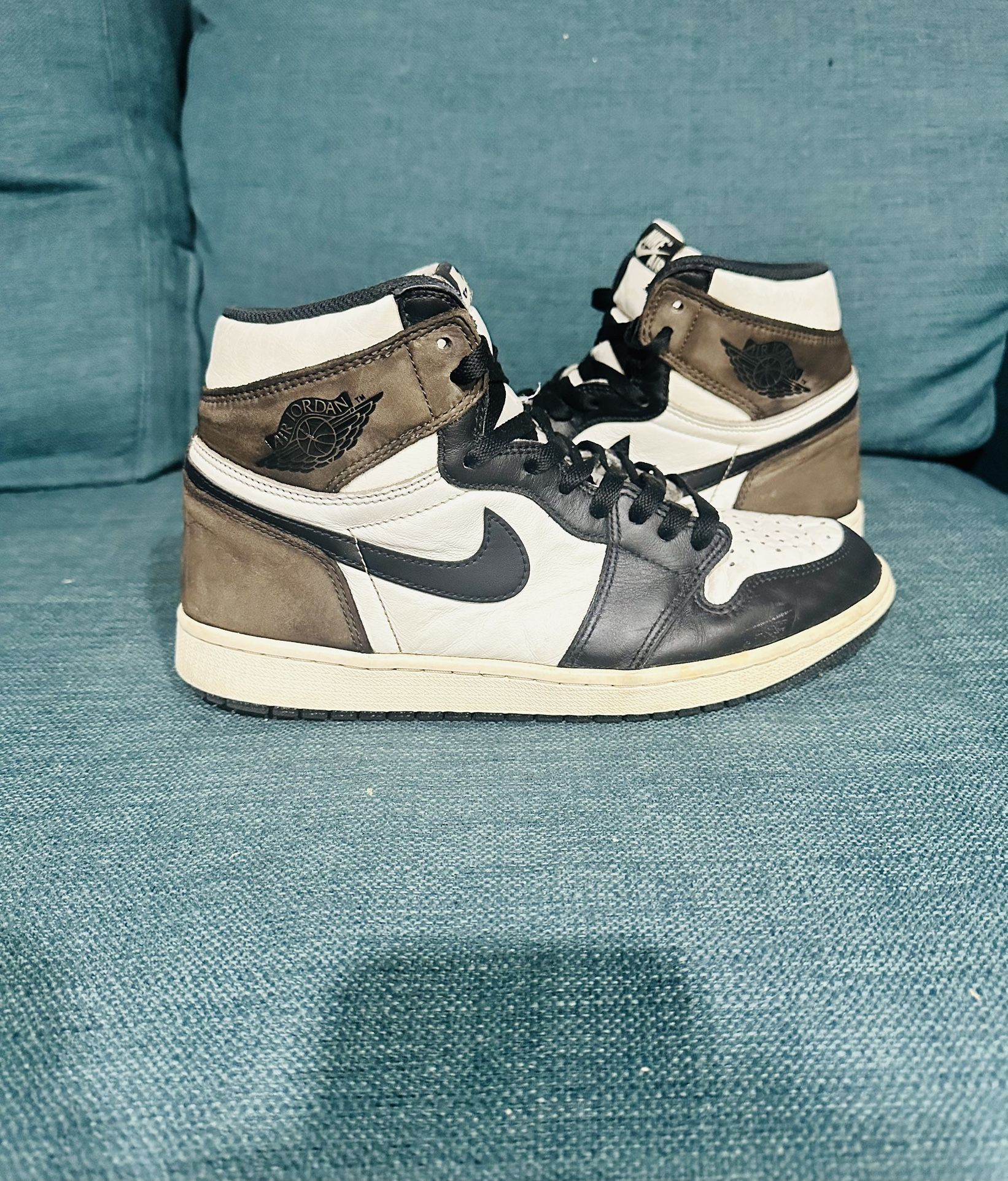 Air Jordan 1 Retro High OG 'Dark Mocha' - Size 10