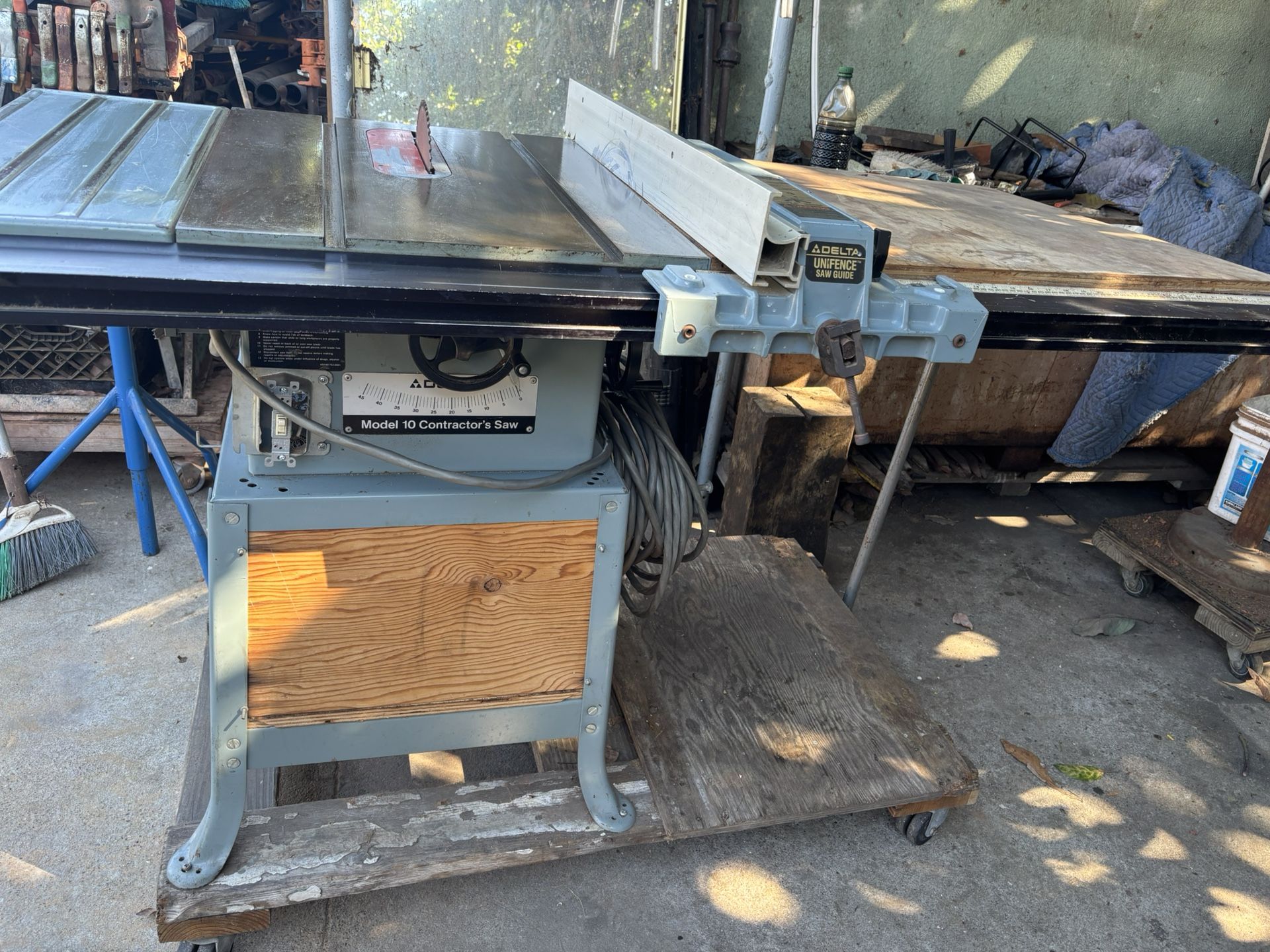Delta Tabla Saw