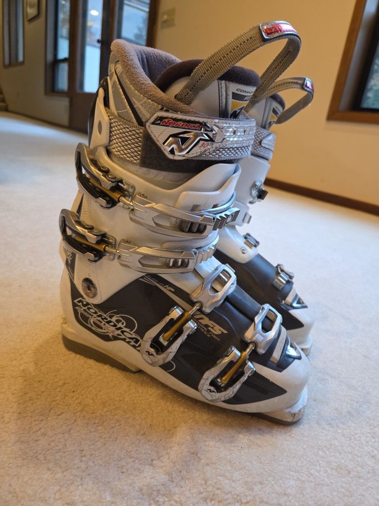 Nordica Sportmachine Womens Ski Boots, White, Size 24/24.5, Price OBO