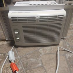 Frigidaire 5000 BTU Window- Mounted Air Conditioner 