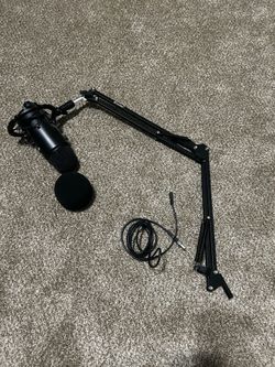 blue yeti microphone with desk stand and usb