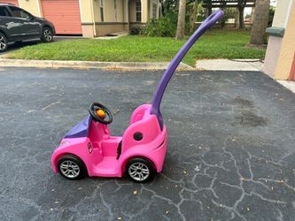 Step2 Push Around Buggy GT in pink 💗 In good used condition and ready for a new little driver! 🚗