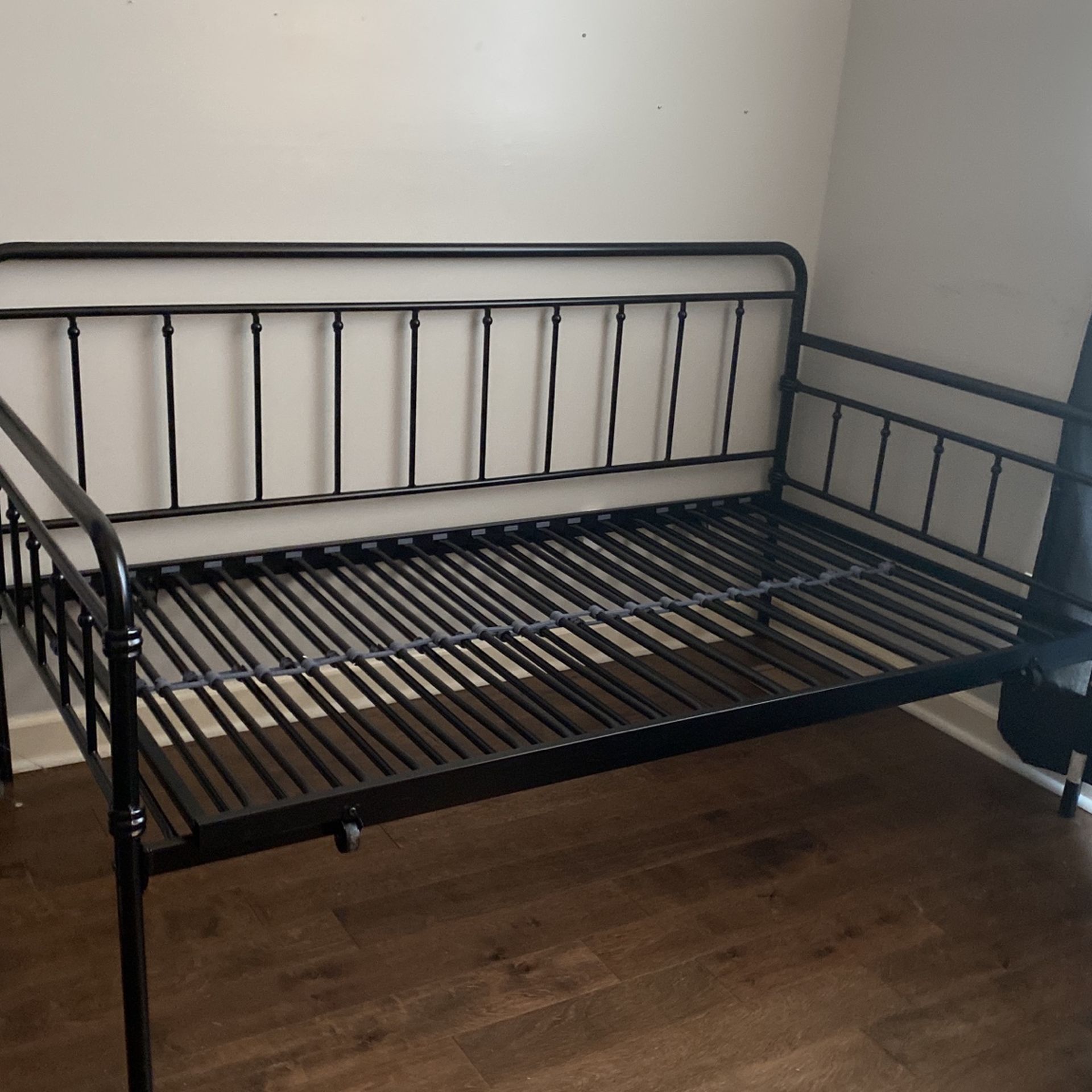Twin Trundle Bed With 2 Mattresses