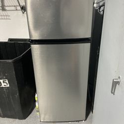 Refrigerator 7.1 Cu Ft
