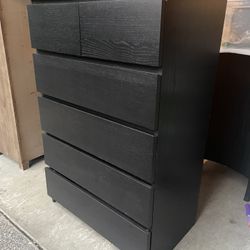Good condition dresser  !! 