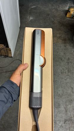 Dyson airstrait