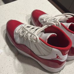 Jordan’s 11 Cherrys Size 11.5