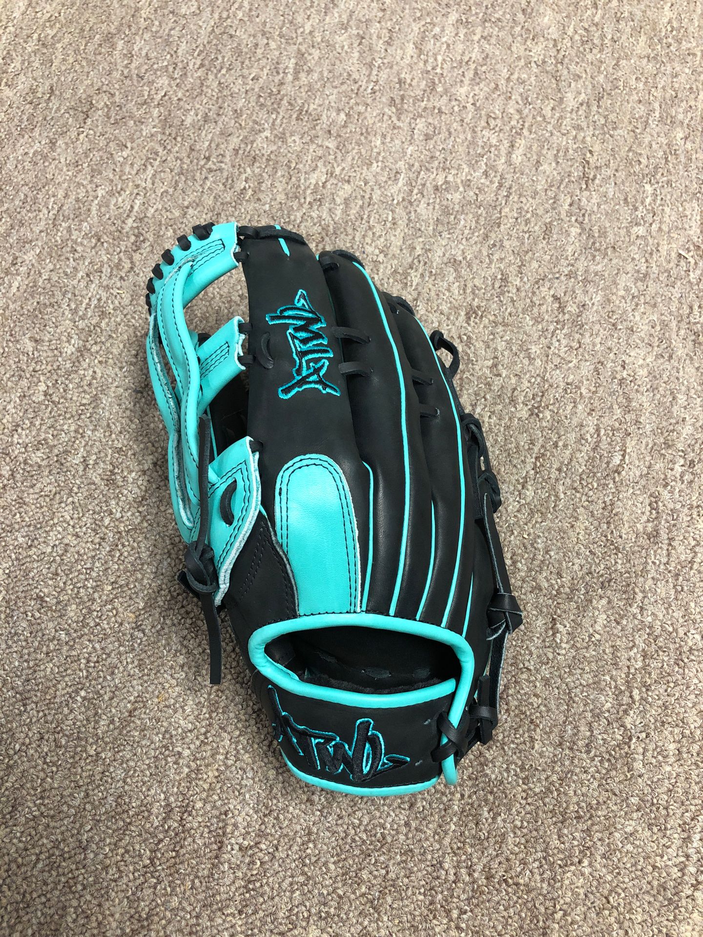 Slow pitch softball glove