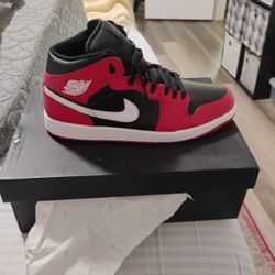 Jordan 1 Mids Sz 12 