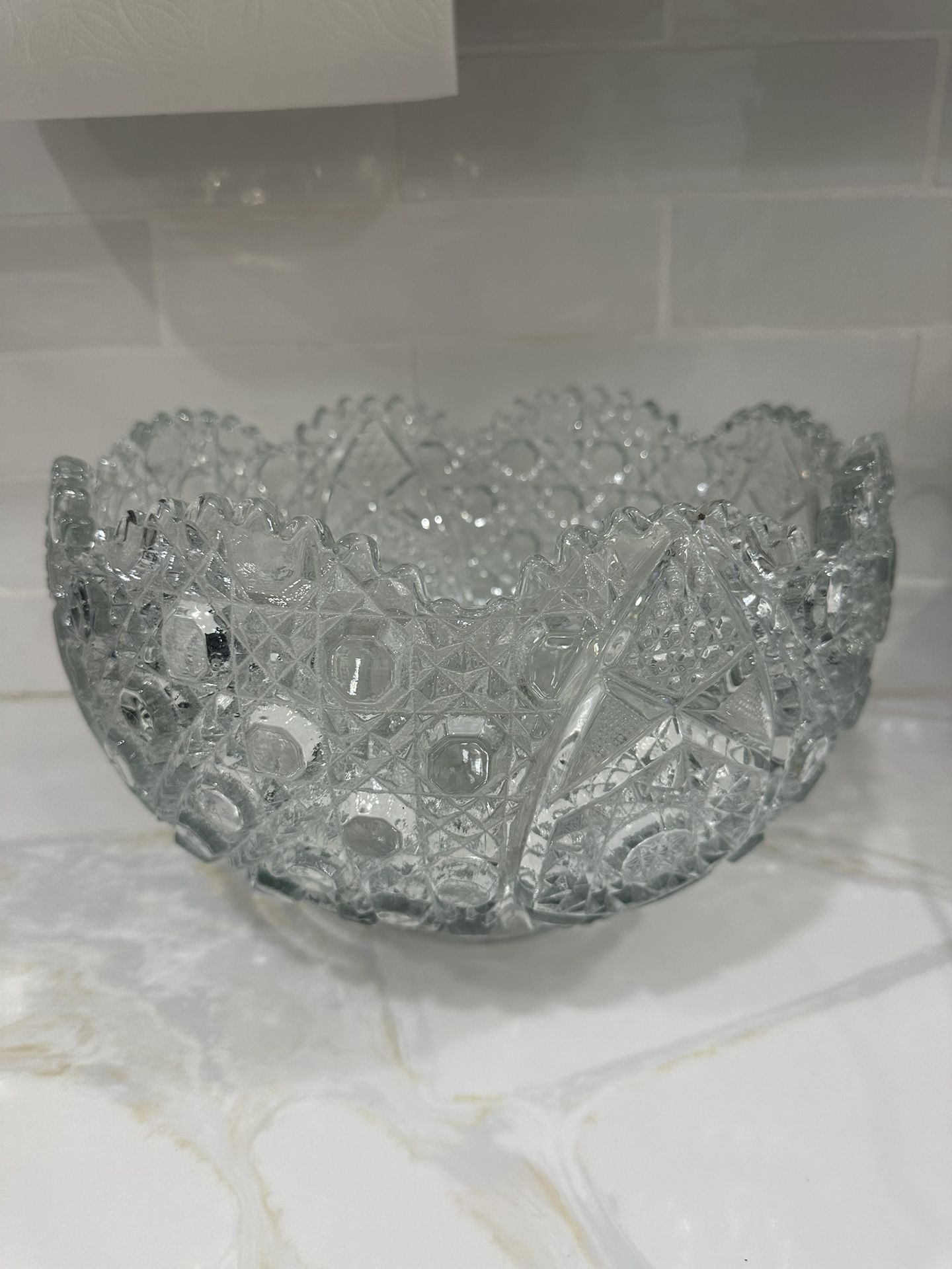 Beautiful Vintage LE Smith Punch Bowl