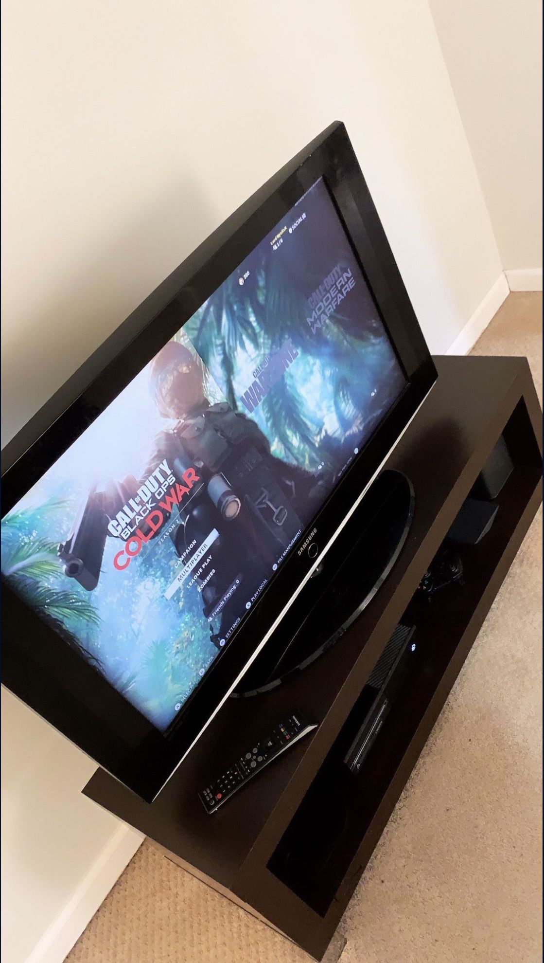 40” SAMSUNG FLATSCREEN TV