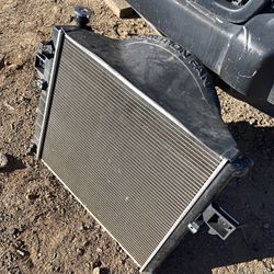 2002 Wj Jeep Grand Cherokee 4.7 Radiator 