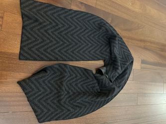 Black and Gray Knit Scarf