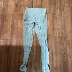 (#6) Lululemon Tiffany Blue Aligns (size 6)