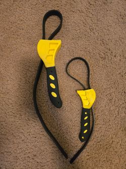 Strap wrenches