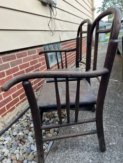 Antique solid wood chair in good condition $30