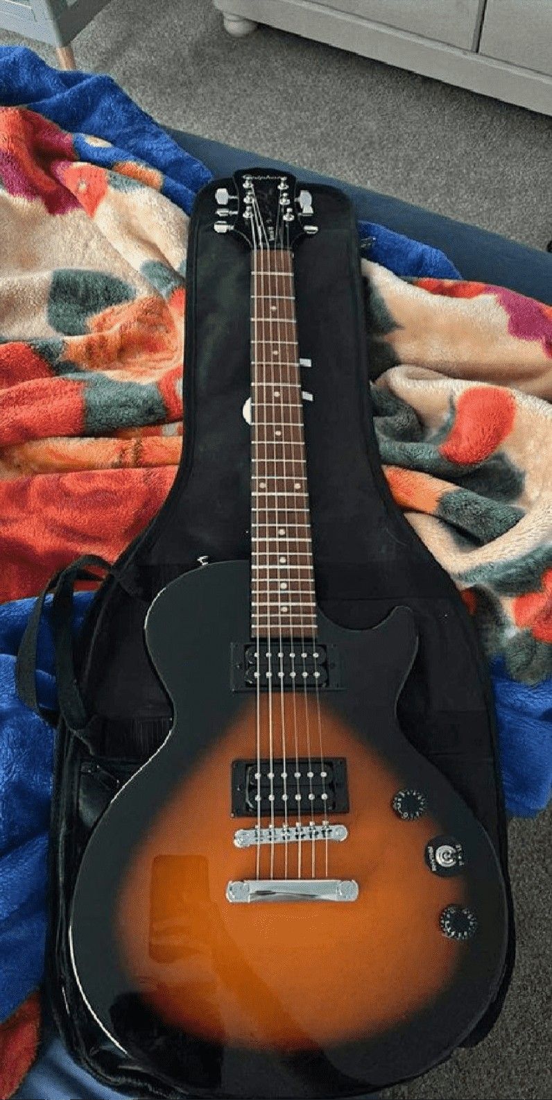 Electric Guitar Jam Out with Top Tier Sound Excellence sound feeling